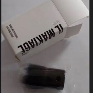 IL MAKIAGE Magic Moisturizing Sun Foam Brush - Black and Tan